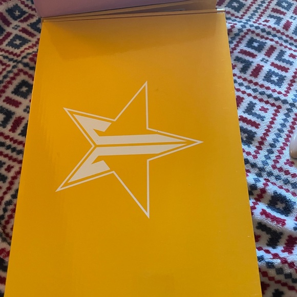 Brand new in box- Jeffree Star Neapolitan Mirror!! - Picture 3 of 4